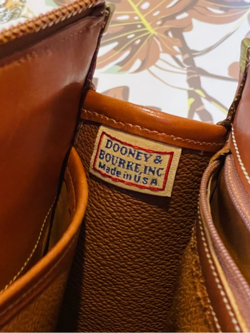 vintage Dooney & Bourke All-Weather Leather crossbody bag - Picture 9 of 12
